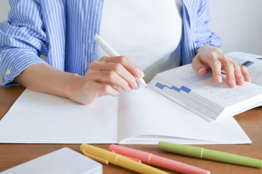 資格勉強する手元