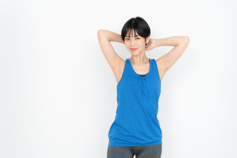 インストラクターの快活な女性